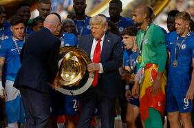 ¿Y el Chelsea? Donald Trump revela que Gianni Infantino le regaló el trofeo original del Mundial de Clubes