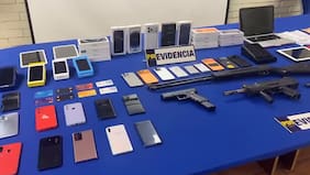 Detienen a dos personas por vender télefonos de alta gama falsos