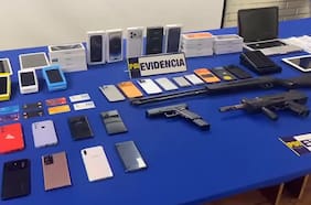 Detienen a dos personas por vender télefonos de alta gama falsos