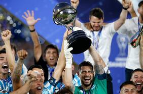 ¿Y la Roja?: Gabriel Arias se inscribe entre los grandes arqueros de la historia de Racing