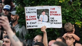 “No puedo respirar”: La mentira racista que terminó con la vida de un estudiante y encendió un debate político en Reino Unido