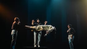 Espíritus, levitación y posesiones: obra con trucos de magia aterriza en el Festival Santiago Off