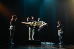 Espíritus, levitación y posesiones: obra con trucos de magia aterriza en el Festival Santiago Off