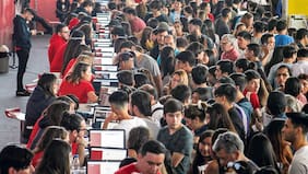 Estudiar sin gratuidad: cómo acceder a becas internas, copagos y CAE