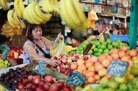 Cómo una inflación de dos dígitos impacta a una nueva generación de chilenos que no la conocía