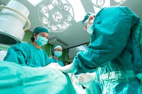 Cómo es la operación para reimplantar una extremidad amputada