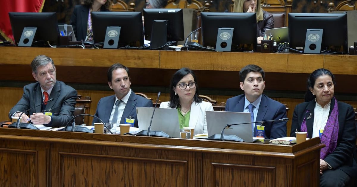 CFA pide al gobierno nuevas medidas para contener gasto este año y ve riesgo de que la deuda supere el 45% del PIB al 2027