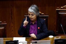 A petición de la OIT, ministra Jara acepta interceder en espinoso conflicto laboral del Senado