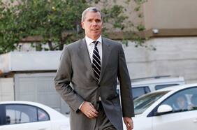 Formalizan a exministro Felipe Bulnes por agredir a empresario en Zapallar: quedó con prohibición de acercarse a la víctima