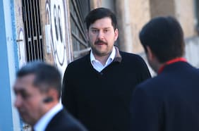 Diputado Irarrázaval denuncia a la U. de Chile en Contraloría por viaje de Simón Boric a España en 2022