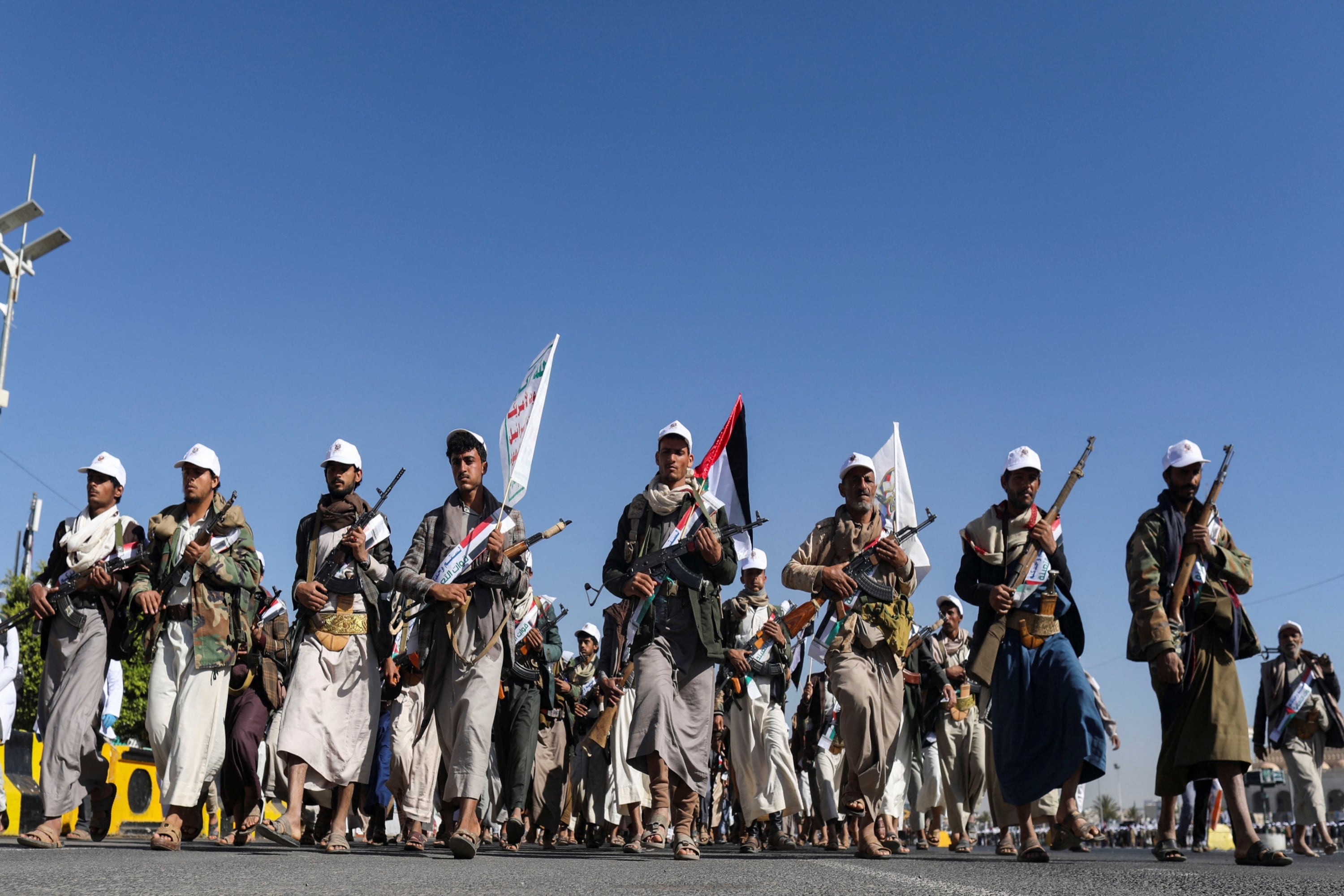 Autoridades hutíes reportan siete muertos y 40 heridos tras ataque aéreo atribuido a Arabia Saudí en Yemen
