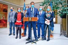 Delgado se despliega para intentar contener crisis oficialista