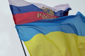 Ucrania atribuye ataque con drones a dos naves de la “flota fantasma” rusa en el mar Negro