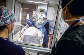 El 87% del personal UCI sufre agotamiento extremo tras 10 meses de pandemia