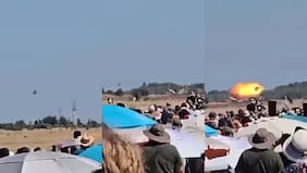 Dos pilotos mueren tras estrellarse durante exhibición aérea cerca de Atenas