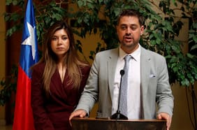 Manouchehri y Cicardini ingresan denuncia a la Fiscalía tras vinculación de diputado Araya en trama bielorrusa