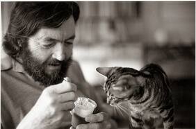 Una bomba atómica en el corazón de la literatura: la historia de Rayuela, según Cortázar