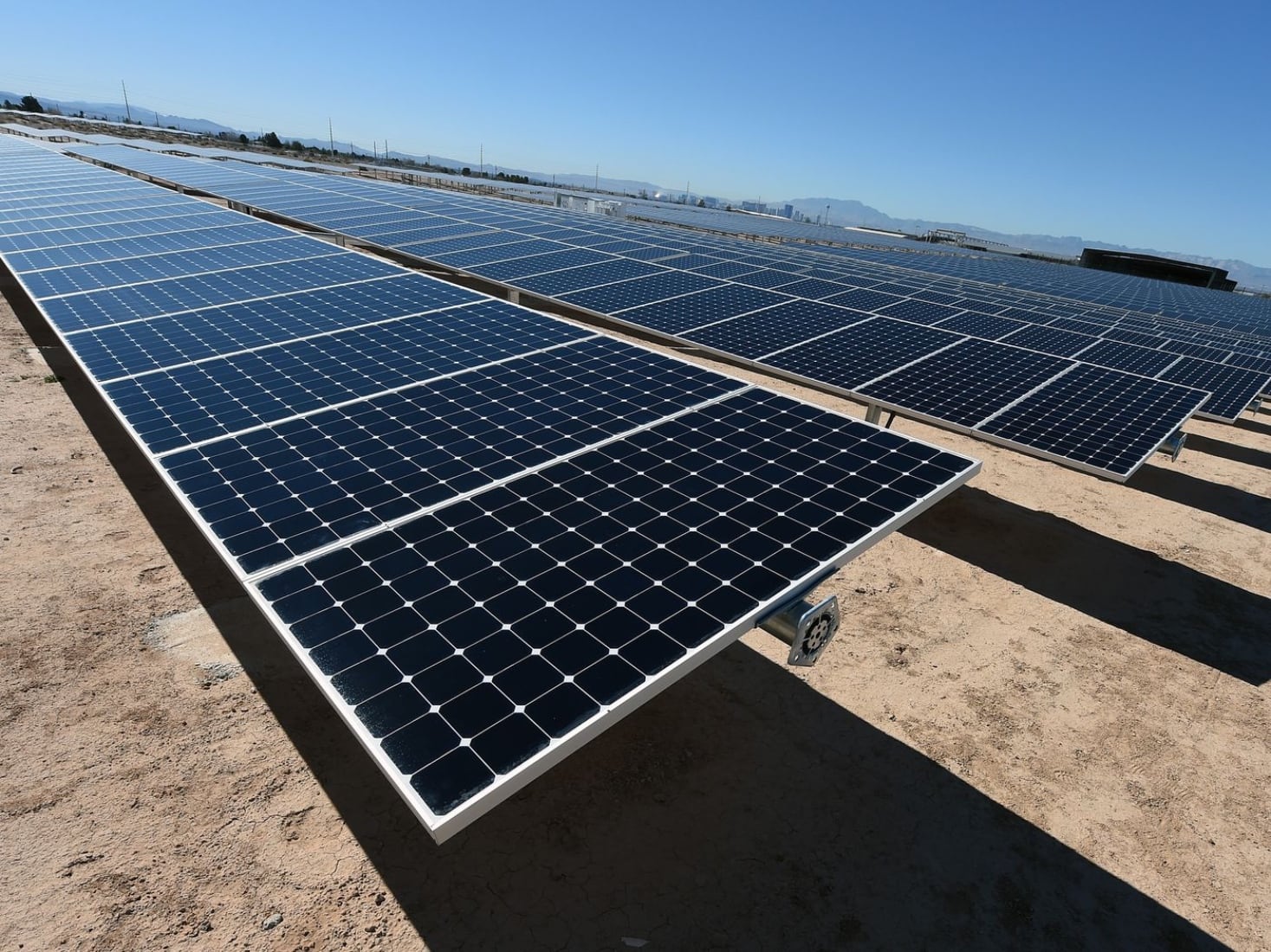 Quiebra empresa de energía solar tras fallido ingreso de socio y sus pérdidas suman $1.618 millones