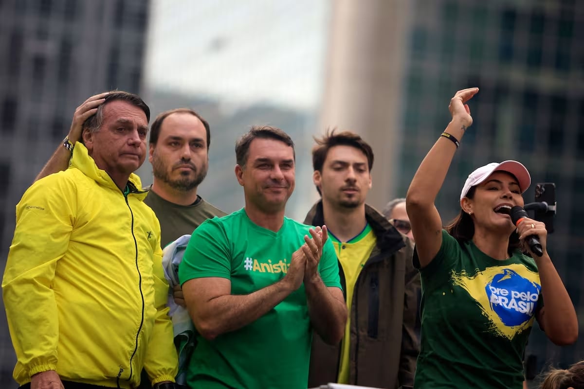 El clan Bolsonaro consolida su poder y alcanza las 31 victorias electorales desde 1988