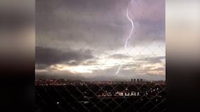 Tormenta eléctrica iluminó los cielos de La Serena durante el amanecer