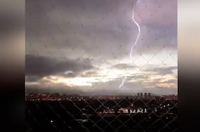 Tormenta eléctrica iluminó los cielos de La Serena durante el amanecer