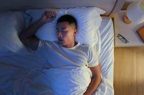 Pionero estudio descubre a qué hora conviene irse a dormir para cuidar el corazón