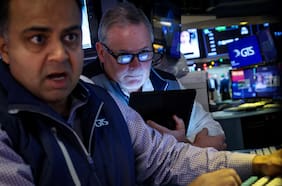Alerta en los mercados por los bancos: ¿Por qué están cayendo tanto las acciones?