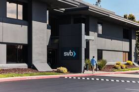 Apostar contra los bancos trae recompensas y reveses