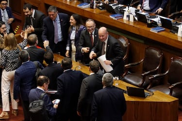 De “el jueves será un día negro” a “valoramos la iniciativa”: Las reacciones de parlamentarios tras aprobación de medidas para atenuar alza en combustibles