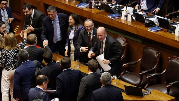 De “el jueves será un día negro” a “valoramos la iniciativa”: Las reacciones de parlamentarios tras aprobación de medidas para atenuar alza en combustibles