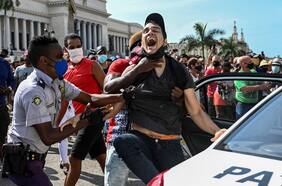 A 100 días de históricas protestas del 11-J en Cuba: HRW denuncia “brutal estrategia de represión” contra manifestantes