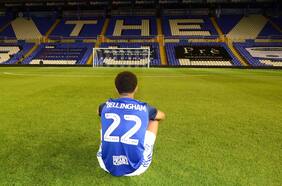 Una muestra de amor en extinción: Jude Bellingham llora por media hora tras dejar al Birmingham para irse al Dortmund