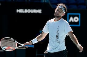 Djokovic sobrevive y Thiem es eliminado en el Abierto de Australia