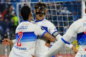 Ni una máscara detiene al Toro: Fernando Zampedri le da un triunfo vital a la UC para soñar con octavos de la Copa Libertadores