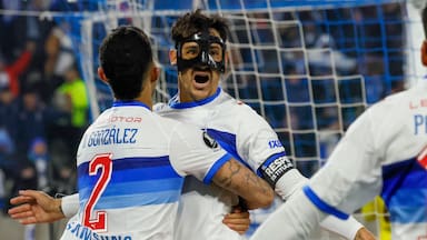 Ni una máscara detiene al Toro: Fernando Zampedri le da un triunfo vital a la UC para soñar con octavos de la Copa Libertadores