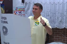 Flávio Bolsonaro vota en Río y confía en ganar en primera vuelta: “Brasil necesita cambio”