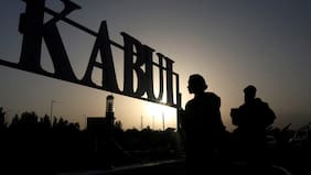 Talibanes conmemoran cinco años de su regreso al poder y llaman a EE.UU. a reabrir su embajada