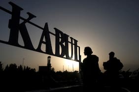 Talibanes conmemoran cinco años de su regreso al poder y llaman a EE.UU. a reabrir su embajada