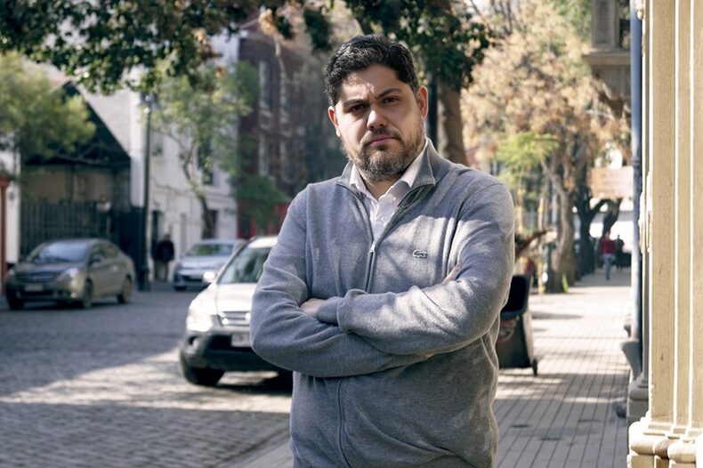 “Alberto Larraín ya no será parte de los expositores”: colegio cancela participación de director de ProCultura por vinculación con caso lío de platas