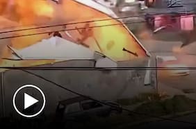 Gran explosión destruye una casa en Punta Arenas y deja una persona con graves quemaduras