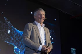 Entel anuncia plan de inversiones por casi US$650 millones para 2026 y Juan Hurtado se despide de la firma