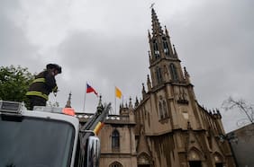 Incendio afecta a la Iglesia Las Carmelitas en el centro de Viña del Mar