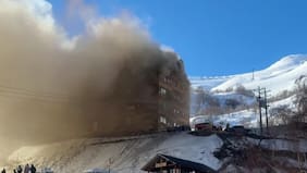 Incendio afecta parte superior del Hotel Alto Nevados y obliga a evacuar a huéspedes en la zona cordillerana de Ñuble