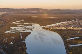 El plan para proteger a Concepción de tsunamis e inundaciones restaurando uno de los humedales más grandes del país