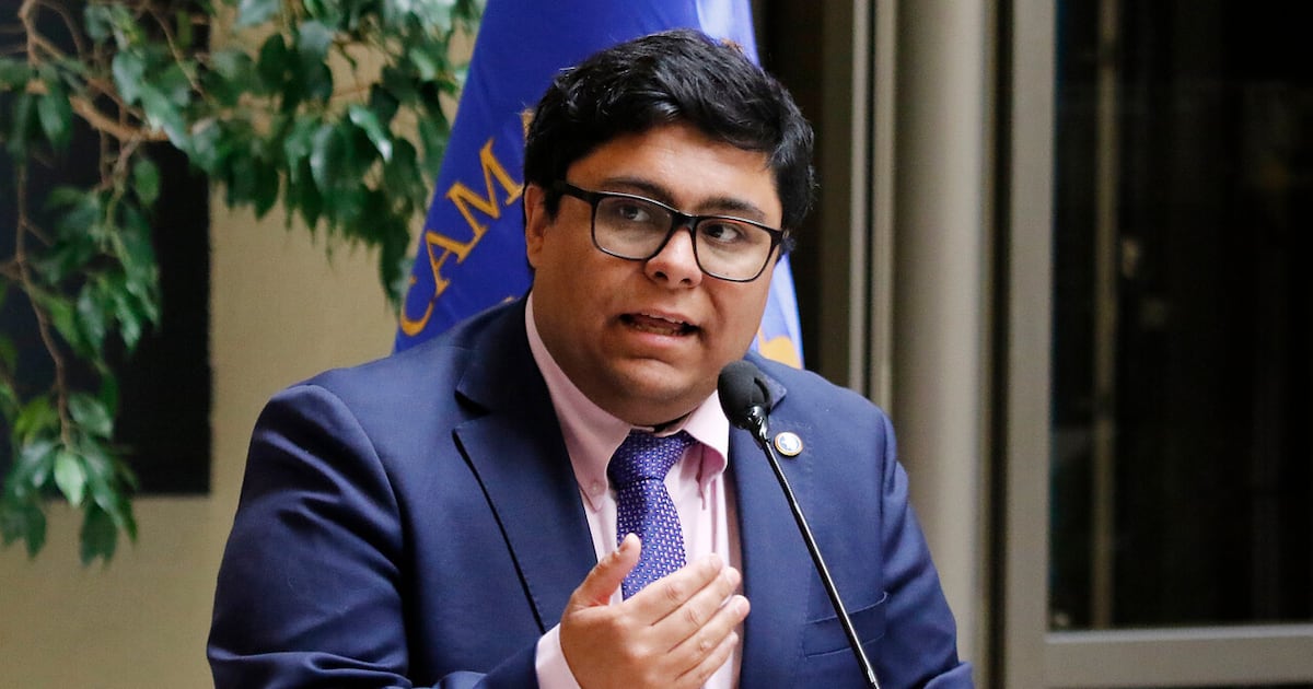Diputado de Partido Republicano es agredido en centro comercial por oponerse a la ley de las 40 horas