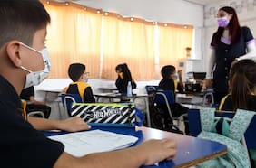 Regreso a clases: en un mes la circulación viral disminuyó un 65% y Minsal ve “poco probable” extender alerta sanitaria