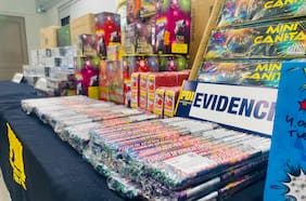 Incautan en La Pintana miles de cigarrillos y fuegos de artificio de contrabando comercializados en el sur de Santiago