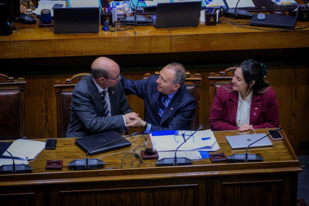 Senado despacha proyecto que agiliza las expulsiones administrativas de extranjeros y eleva a cinco años la prohibición de reingreso al país