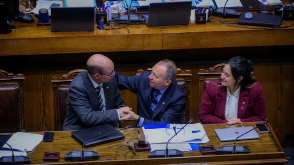 Senado despacha proyecto que agiliza las expulsiones administrativas de extranjeros y eleva a cinco años la prohibición de reingreso al país