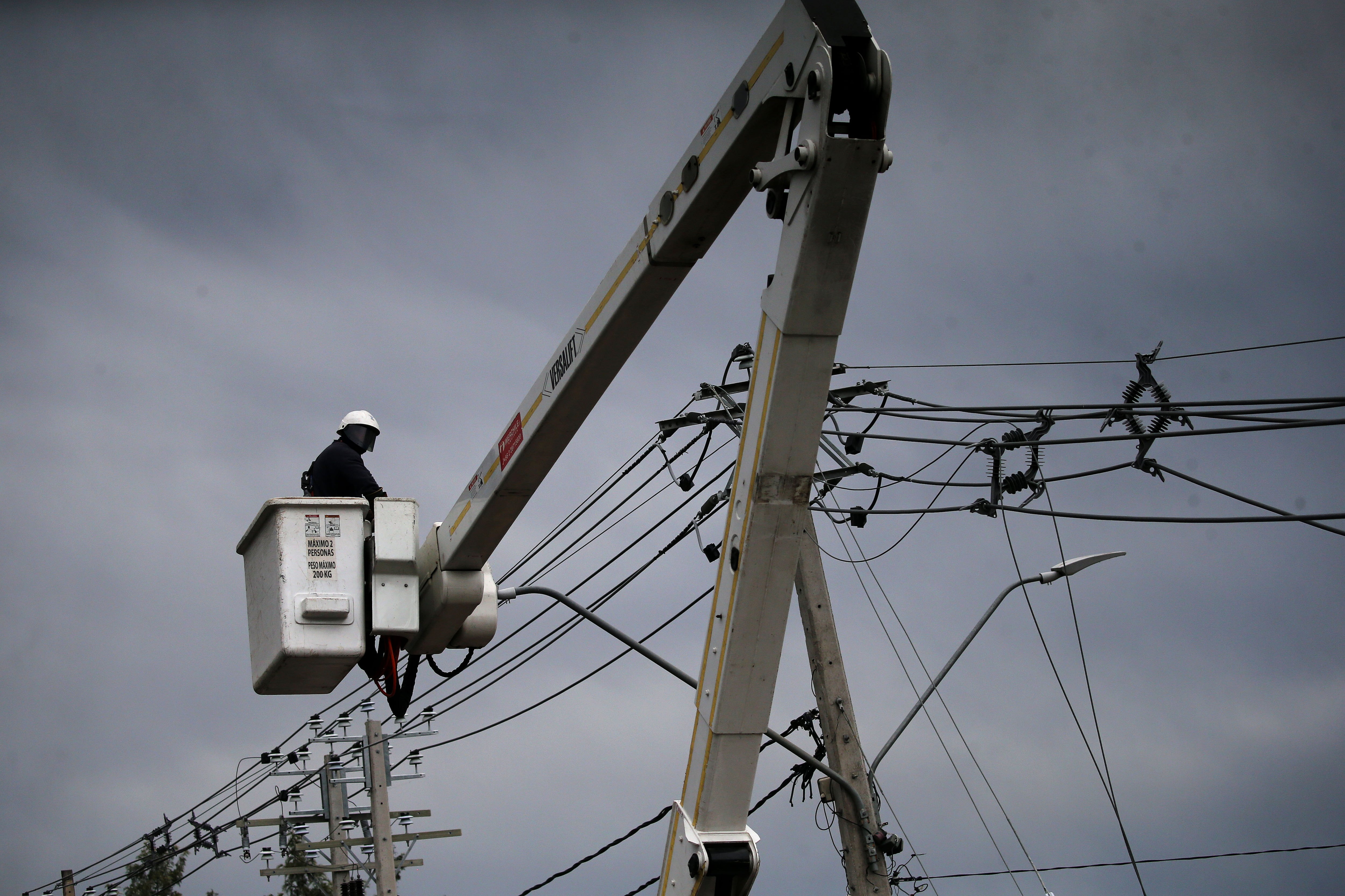 Las 8 comunas de la RM con corte de luz programado para este martes